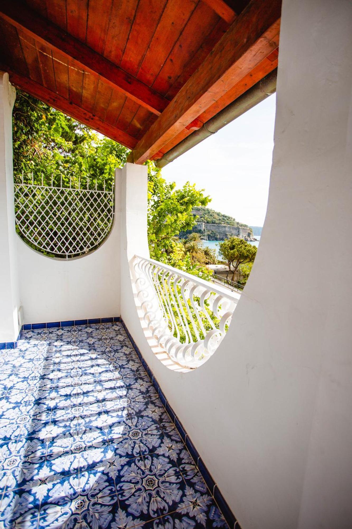 Strand Hotel Delfini Ischia Exterior photo