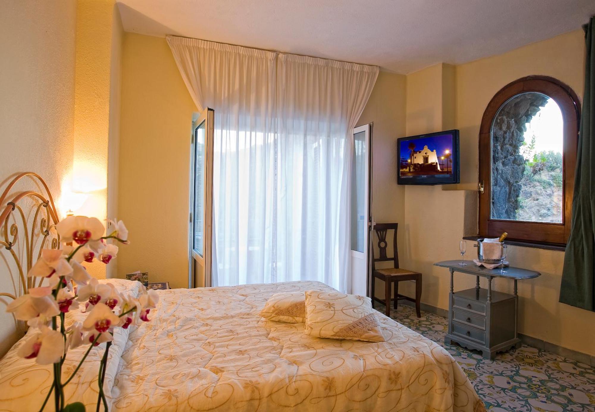 Strand Hotel Delfini Ischia Exterior photo